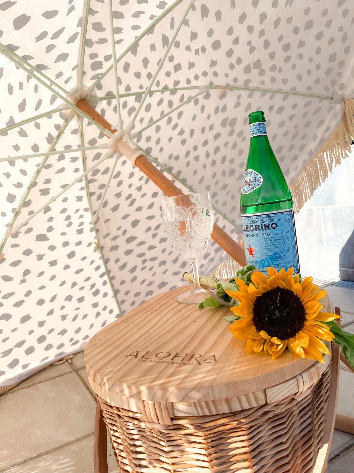 Alohra Hand Made Oval Picnic Basket With Bonus 15pce Utensil Kit